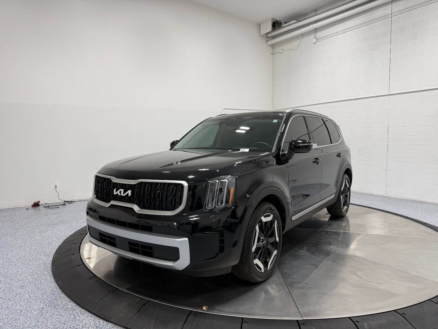 Used 2025 Kia Telluride EX image 3