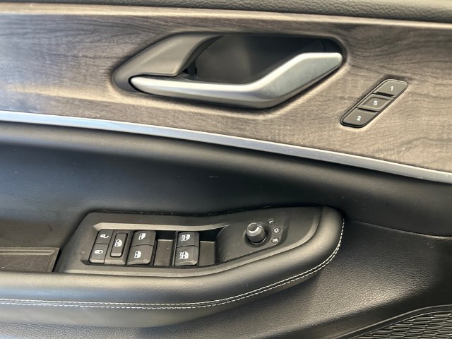 Used 2024 Jeep Grand Cherokee Limited AWD/4WD image 22