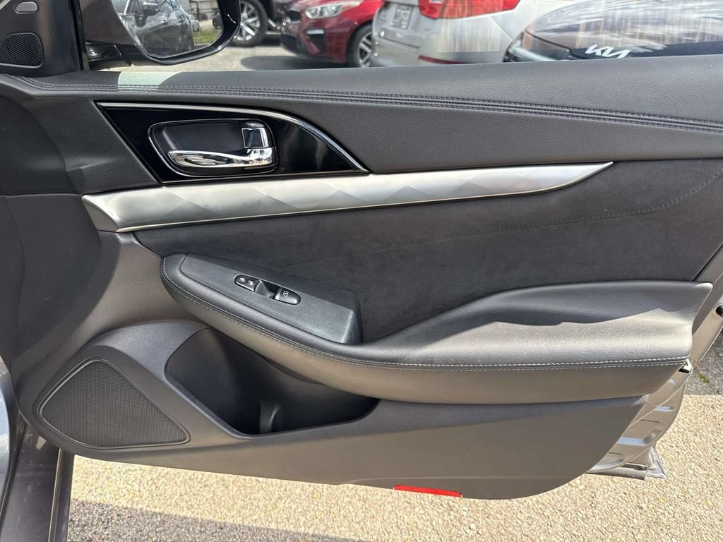 Used 2016 Nissan Maxima SR FWD image 15