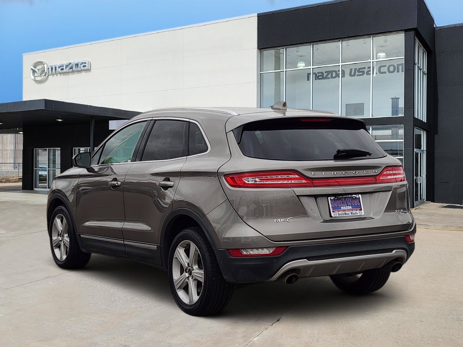 Used 2017 Lincoln MKC Premiere FWD image 4