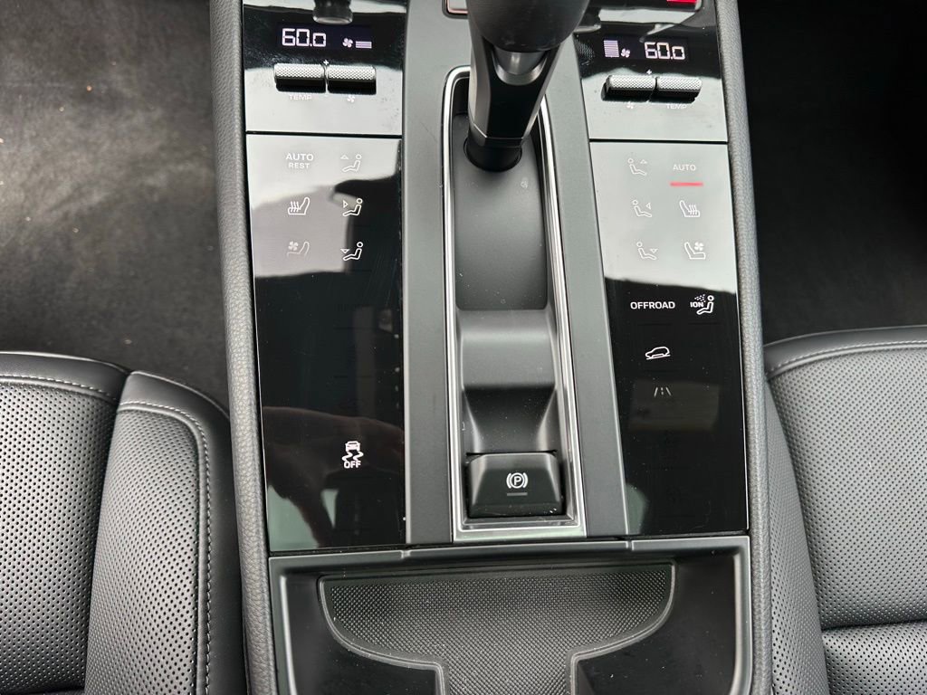 Certified 2025 Porsche Macan Turbo image 26