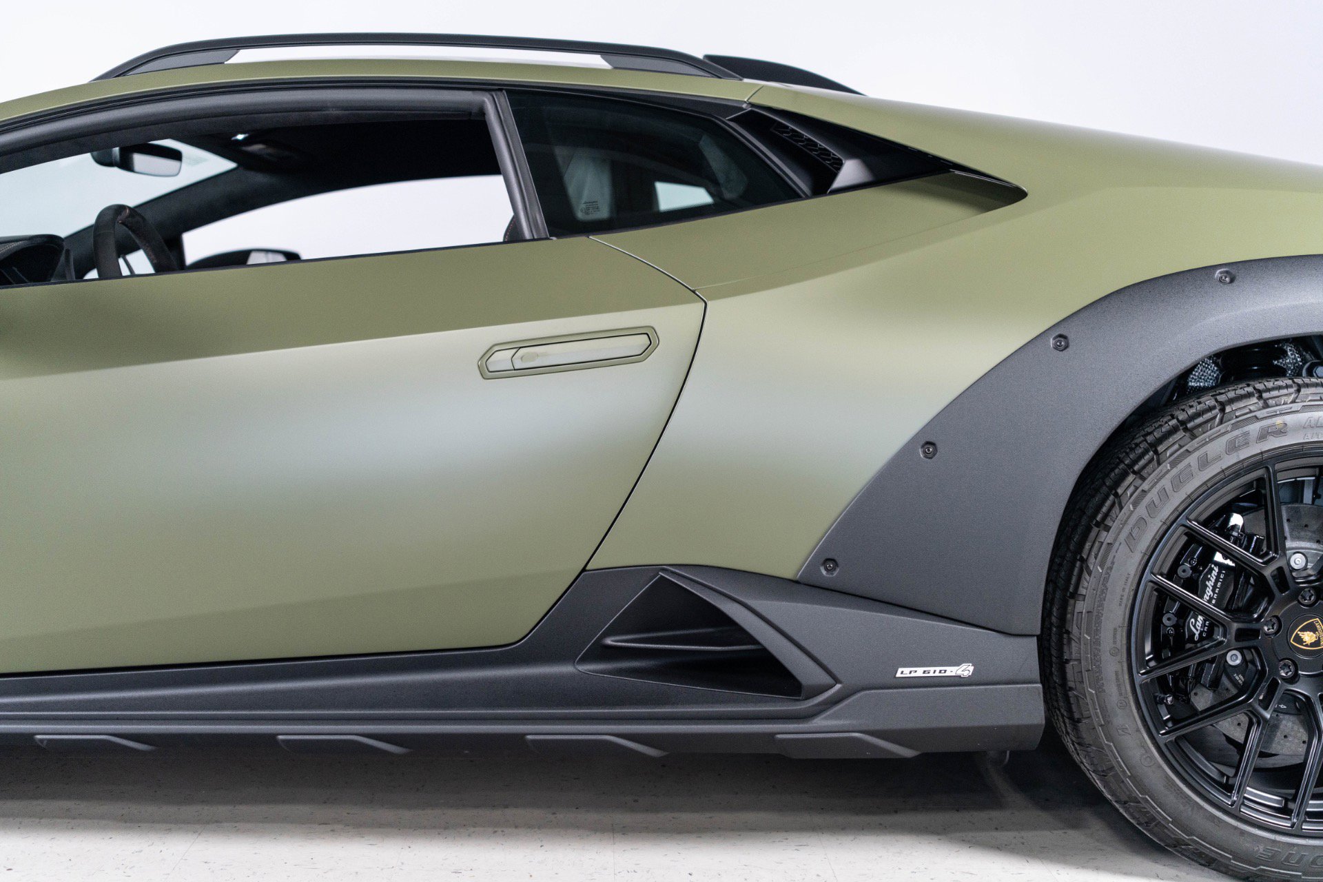 Used 2024 Lamborghini Huracan Sterrato AWD/4WD image 9