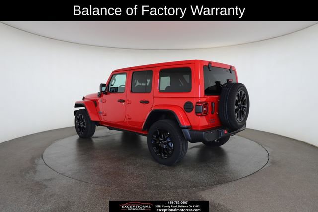 Used 2025 Jeep Wrangler Unlimited Sahara w/ Safety Group image 11