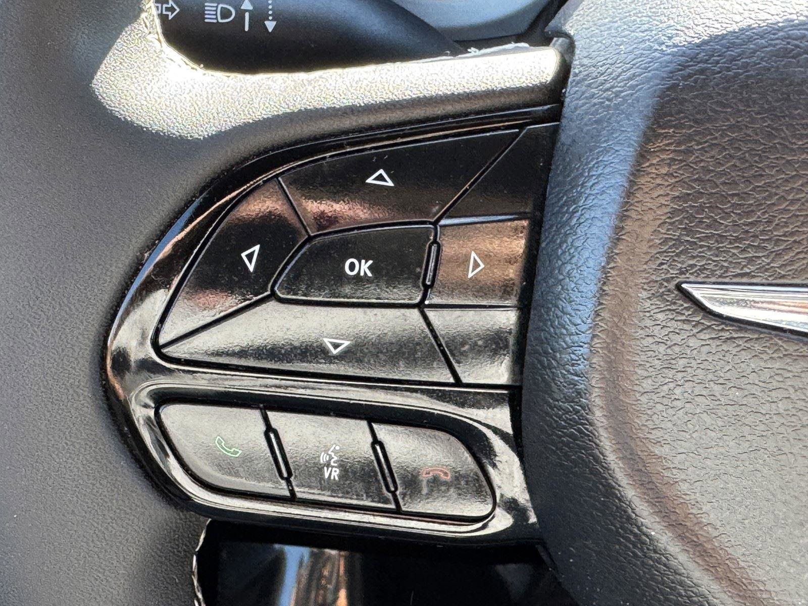 Used 2024 Chrysler Pacifica Touring FWD image 22
