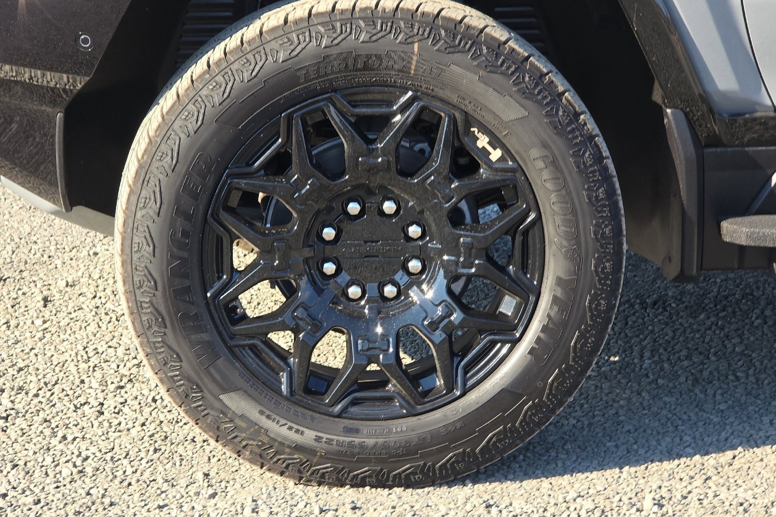 New 2026 GMC Hummer EV SUV w/ LPO, Sport Package image 31
