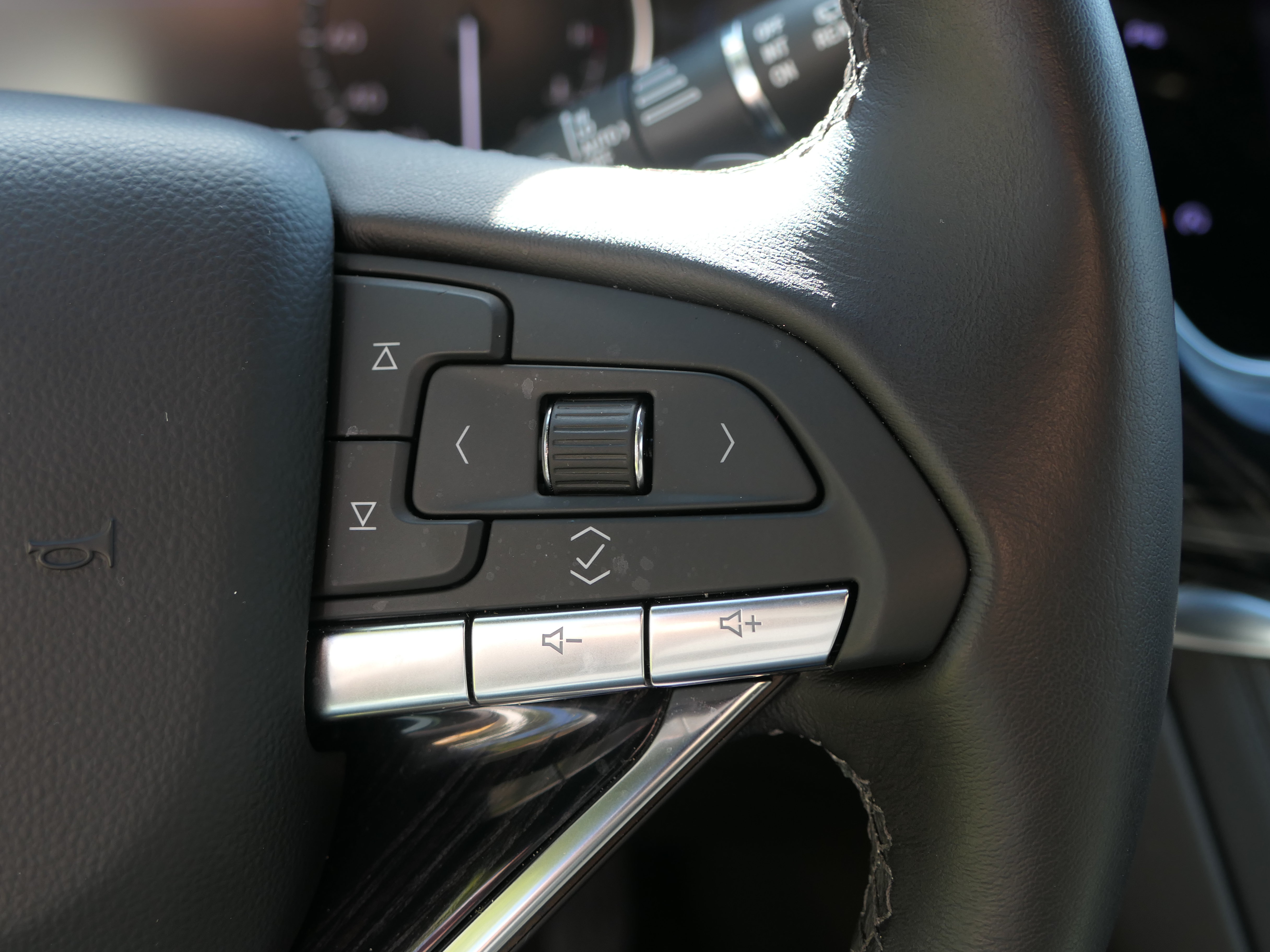 New 2025 Cadillac XT6 Premium Luxury FWD image 17