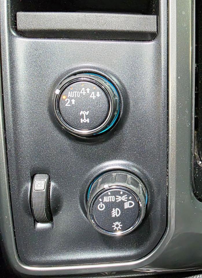 Used 2018 Chevrolet Silverado 1500 LT w/ All Star Edition image 37