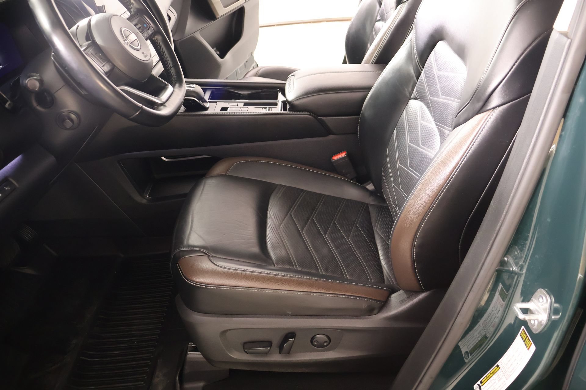 Used 2023 Nissan Pathfinder Platinum w/ Cargo Package FWD image 12