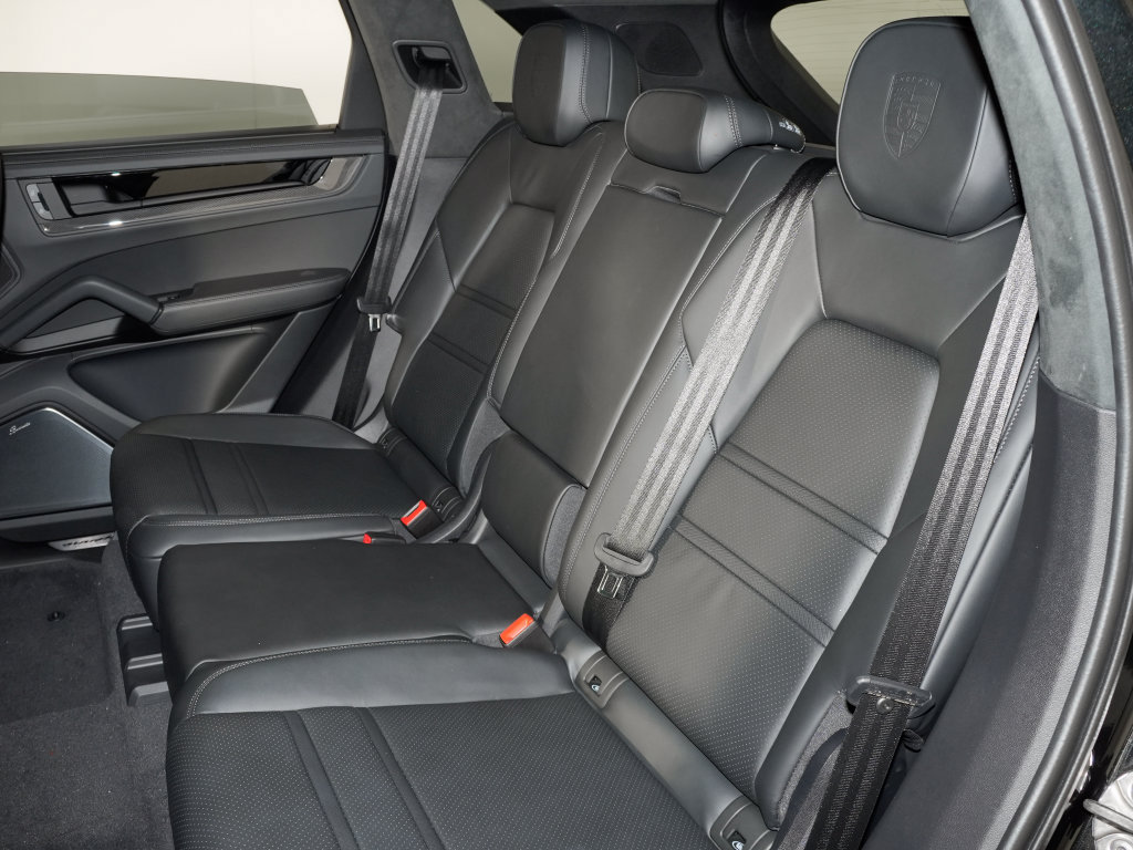 New 2026 Porsche Cayenne GTS AWD/4WD image 35