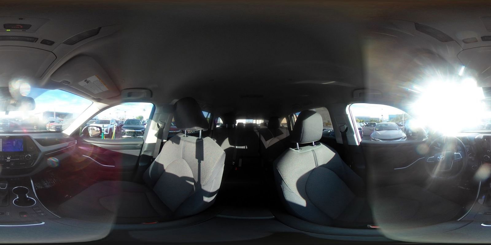 Used 2025 Toyota Highlander LE image 44