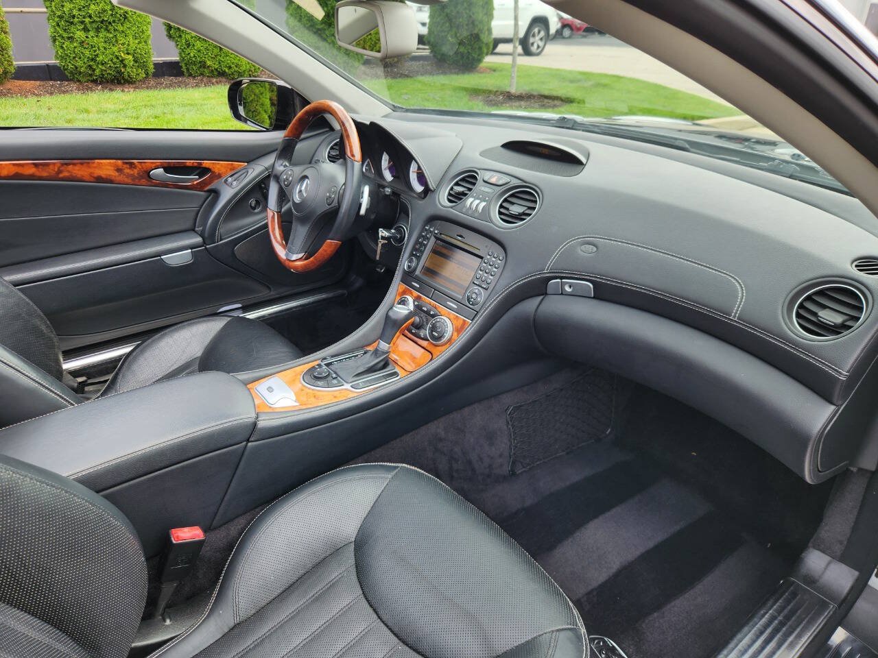 Used 2011 Mercedes-Benz SL 550 image 8