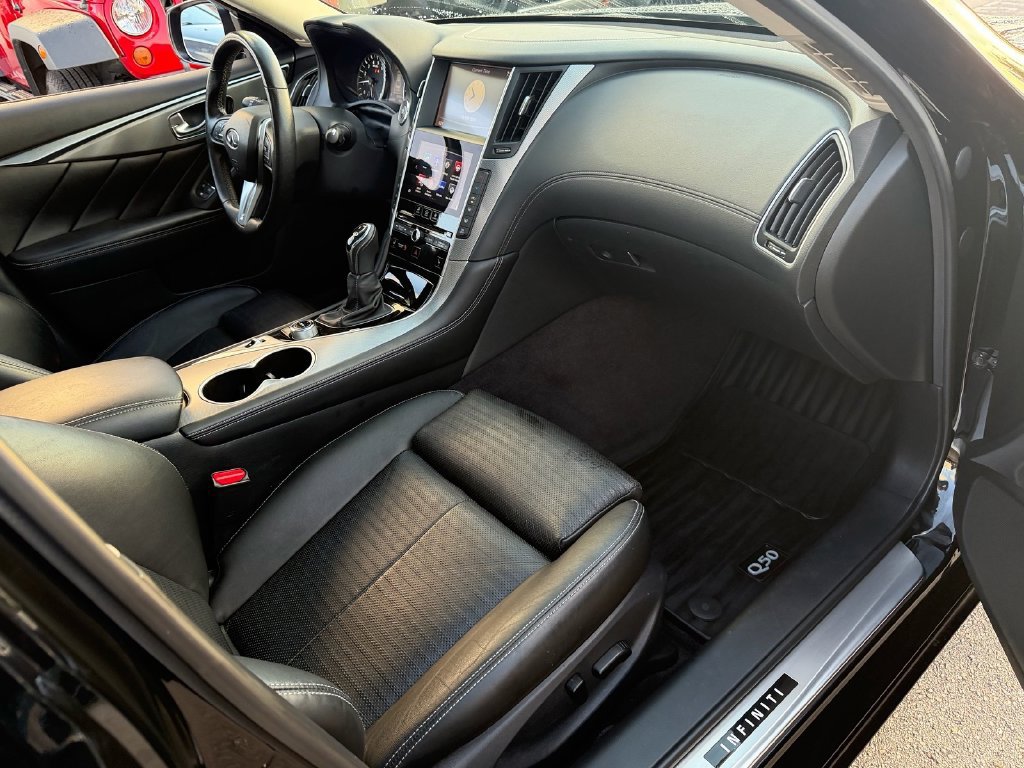 Used 2019 INFINITI Q50 Signature Edition w/ Cargo Package (L96) RWD image 17