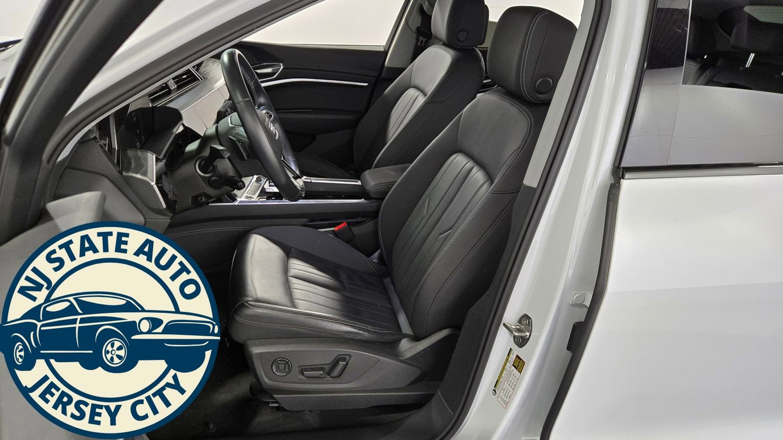 Used 2022 Audi e-tron Premium w/ Convenience Plus Package image 30