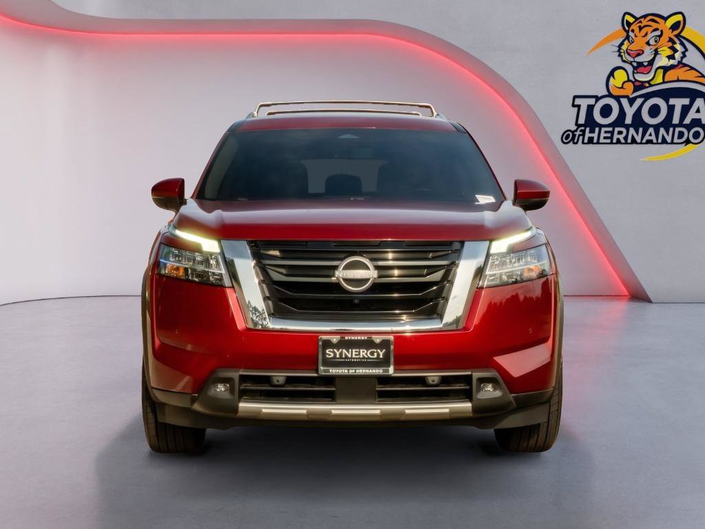 Used 2023 Nissan Pathfinder SL FWD image 2