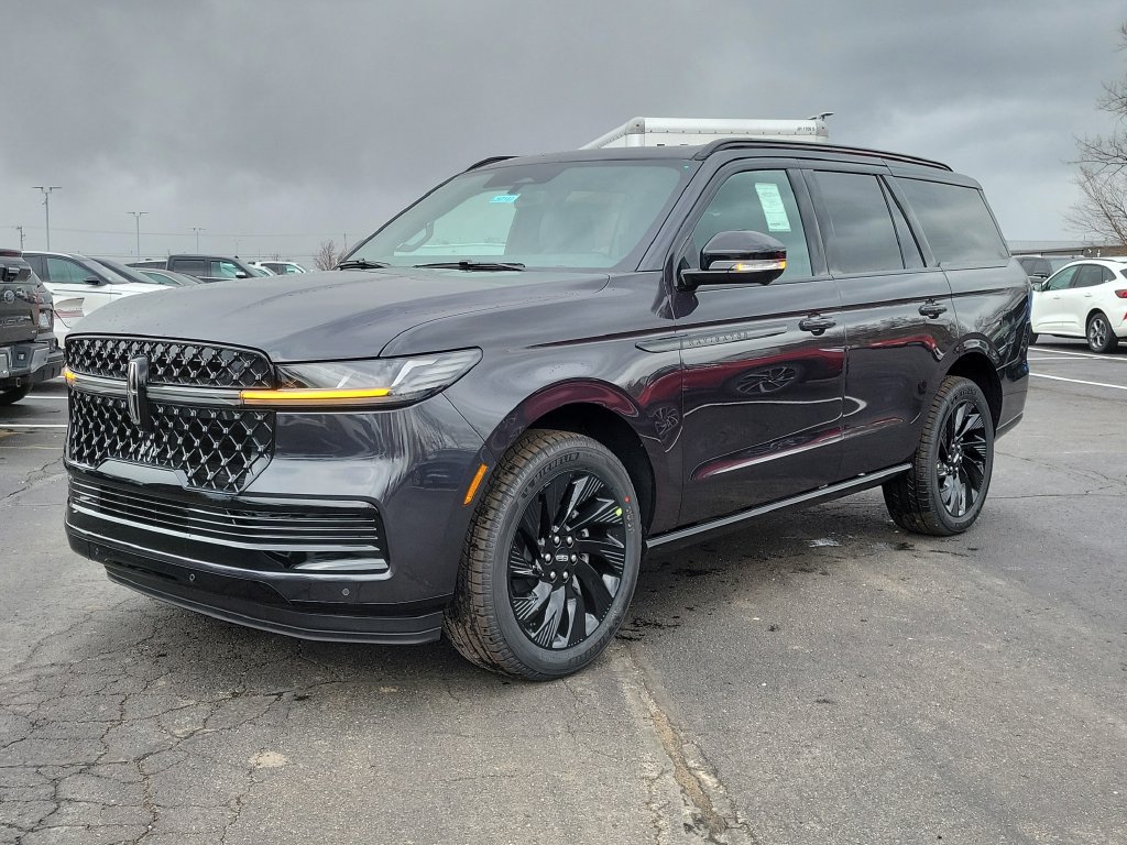 New 2026 Lincoln Navigator Reserve w/ Jet Appearance Package AWD/4WD image 8