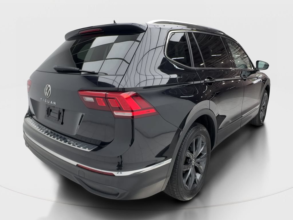 Used 2022 Volkswagen Tiguan SE w/ Panoramic Sunroof Package FWD image 7