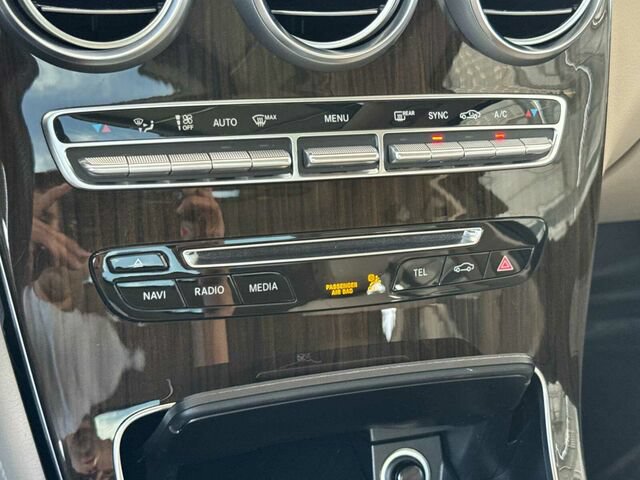 Used 2019 Mercedes-Benz GLC 300 4MATIC image 25