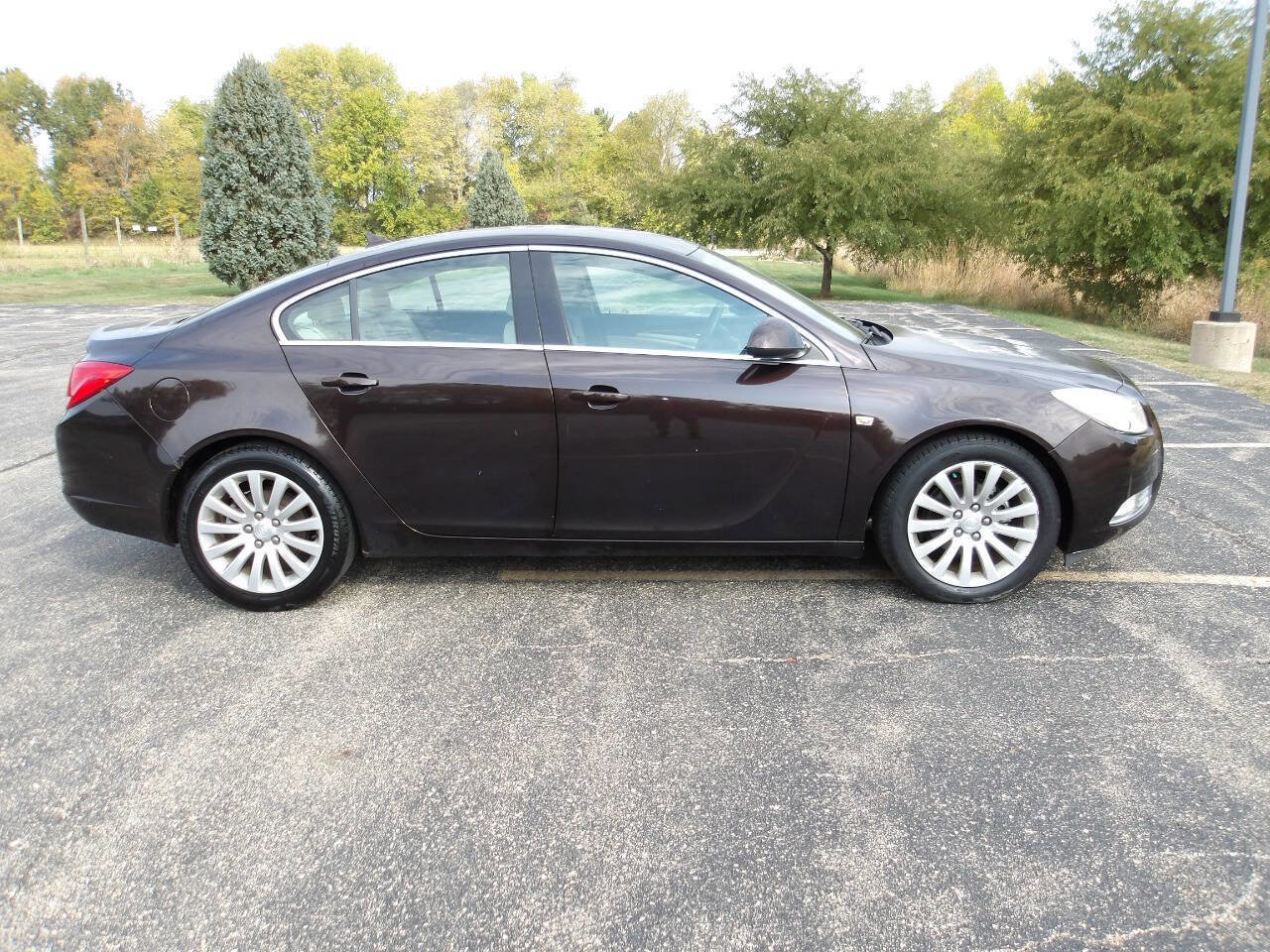 Used 2011 Buick Regal CXL image 2