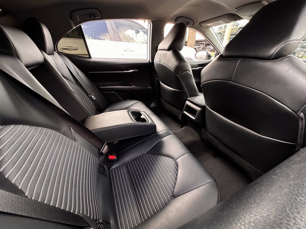 Used 2020 Toyota Camry SE FWD image 21