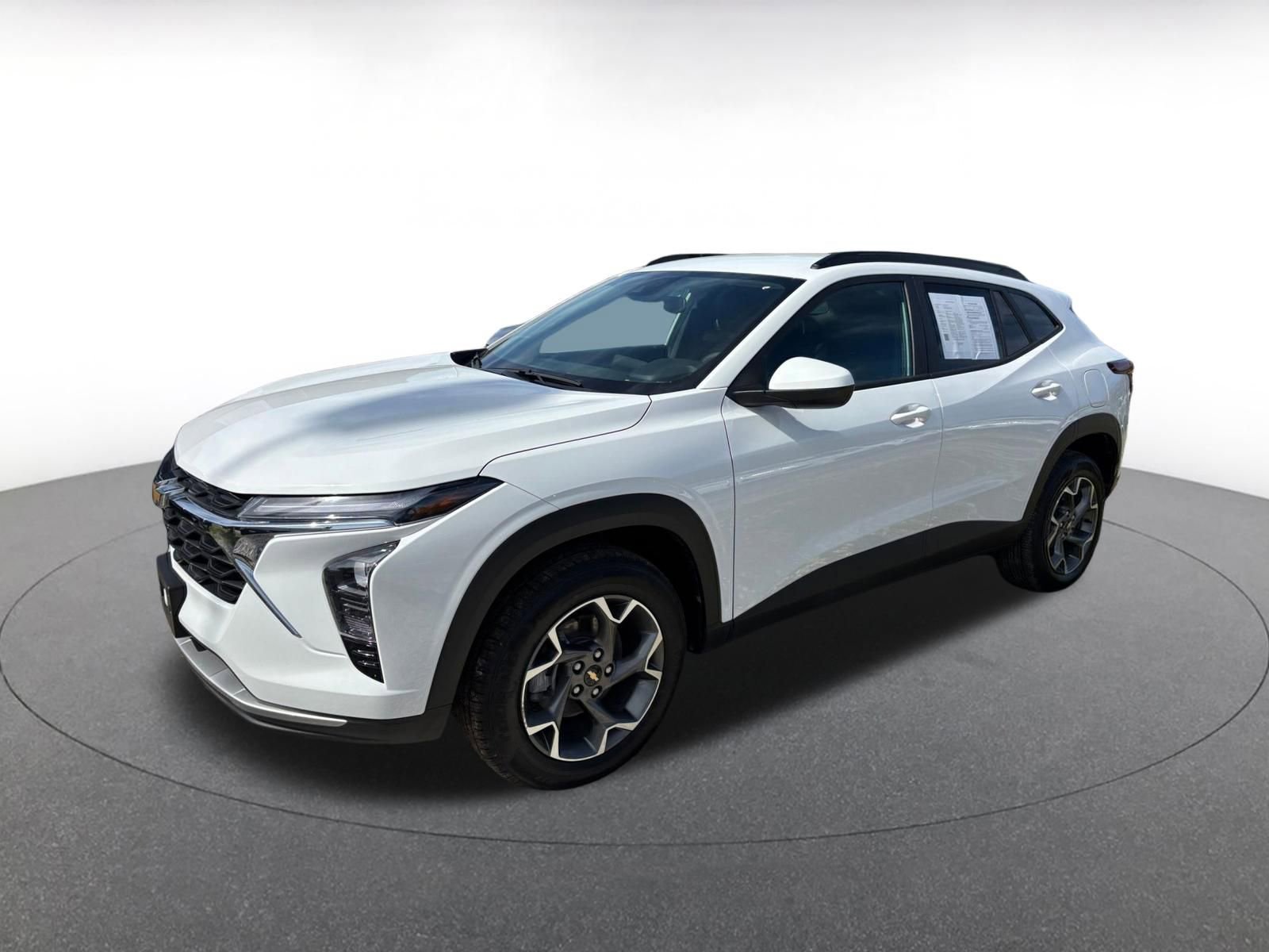 Used 2025 Chevrolet Trax LT image 4