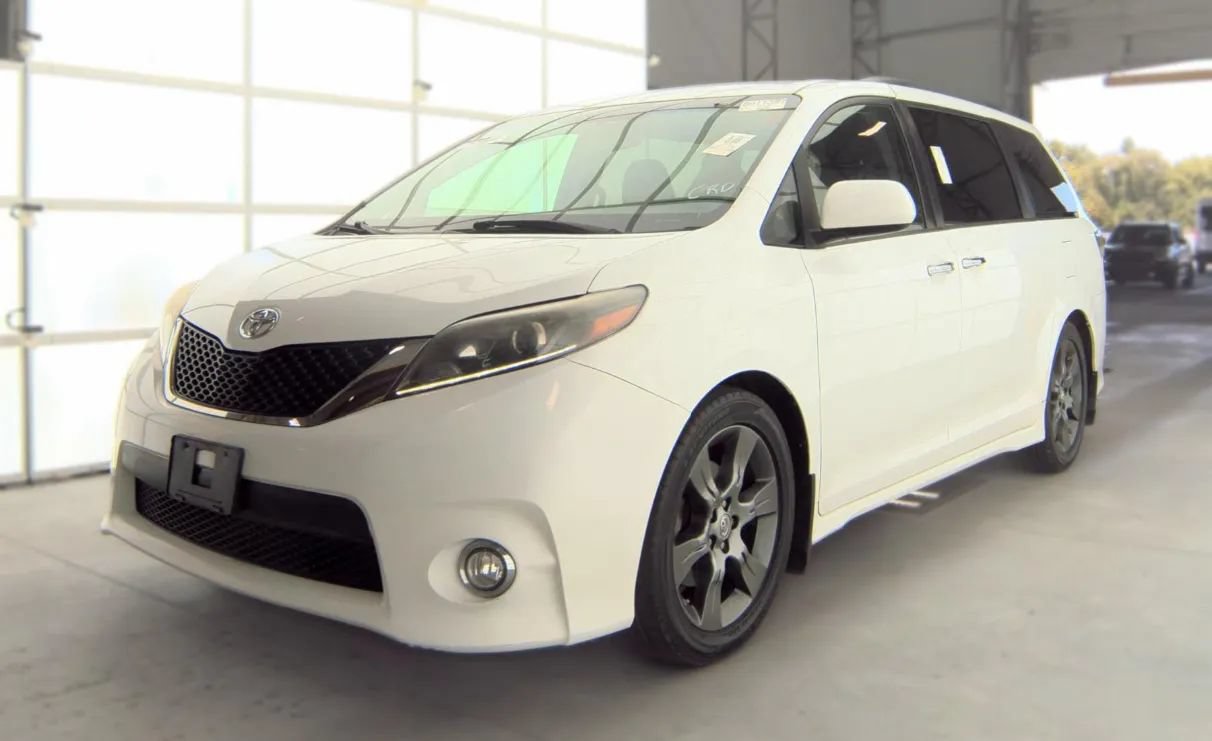 Used 2015 Toyota Sienna SE
