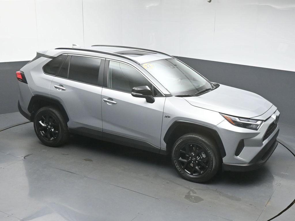 Used 2022 Toyota RAV4 XLE image 40