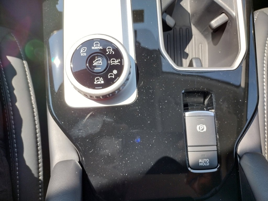 New 2025 Mitsubishi Outlander SE image 13