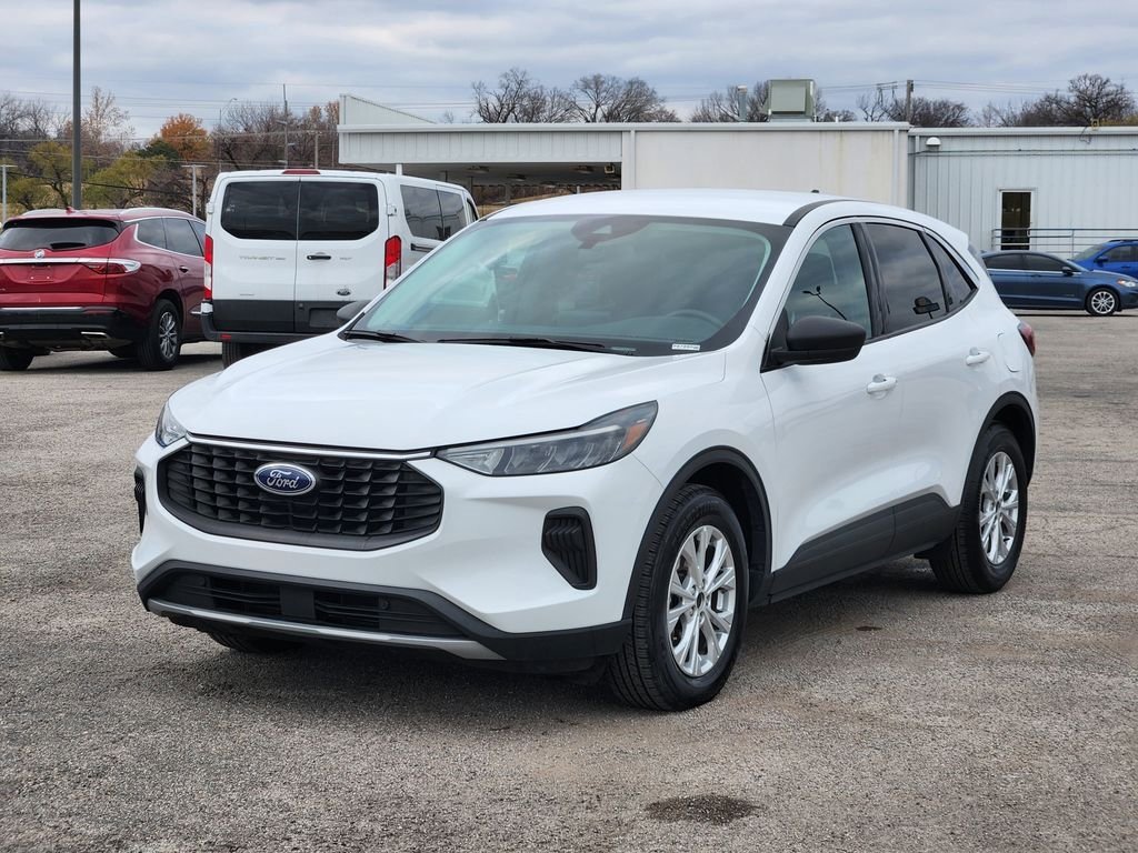 Used 2024 Ford Escape Active w/ Cold Weather Package FWD image 3