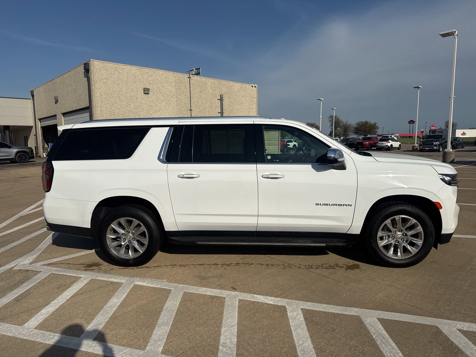 Used 2023 Chevrolet Suburban Premier image 8