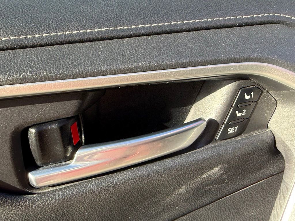 Used 2021 Toyota RAV4 Limited image 13