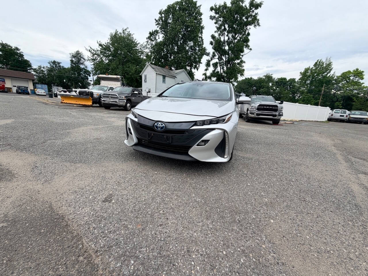 Used 2020 Toyota Prius Prime XLE FWD image 2