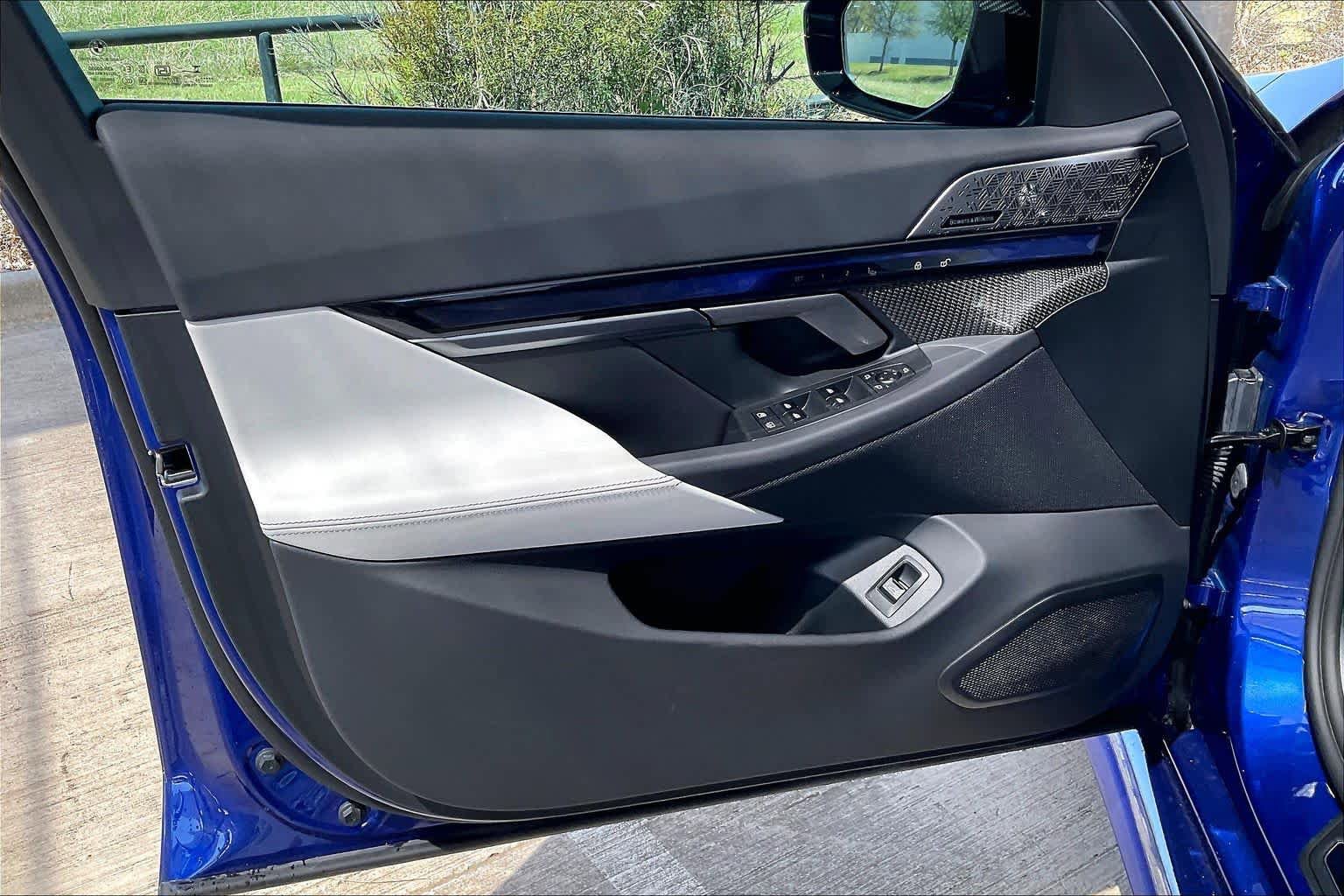 Used 2025 BMW M5 w/ Carbon Package image 22