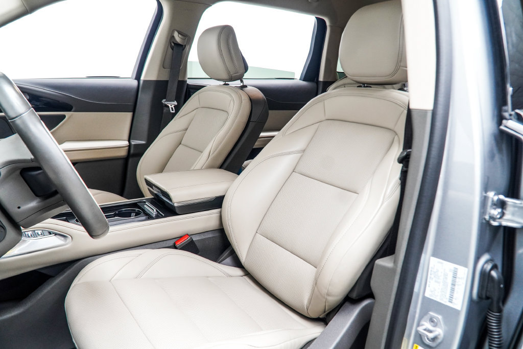 Used 2025 Lincoln Nautilus Premier AWD/4WD image 23