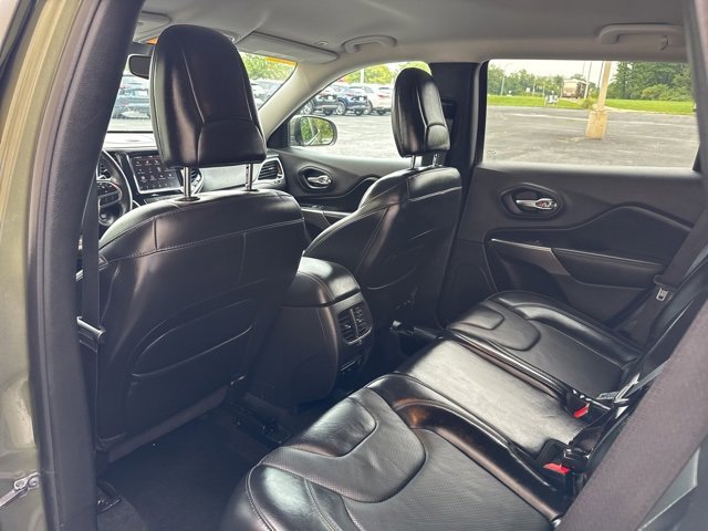 Used 2019 Jeep Cherokee Limited image 18