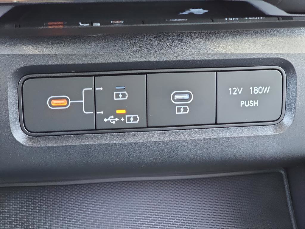 New 2025 Hyundai Tucson Limited image 28