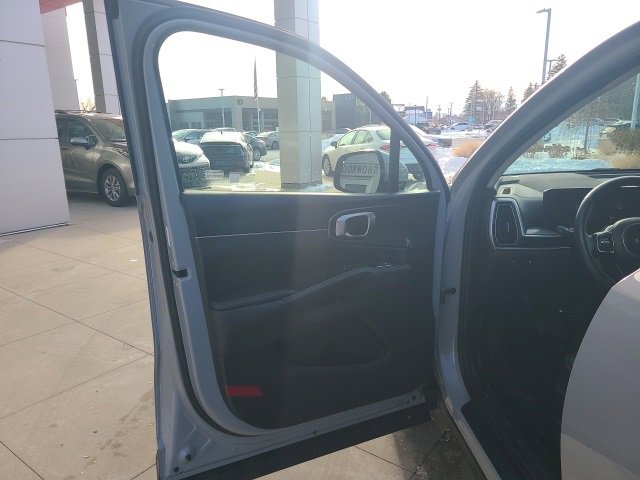 Used 2024 Kia Sorento S image 18