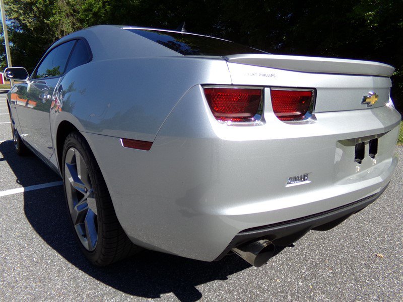Used 2010 Chevrolet Camaro SS RWD image 8