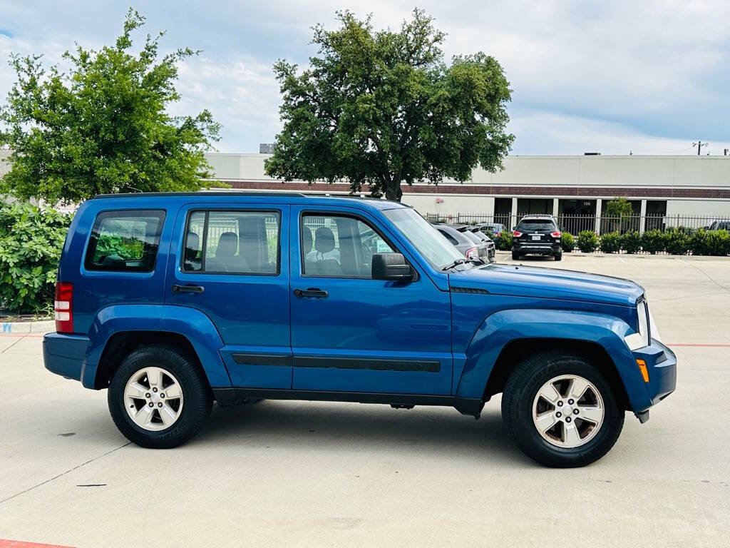 Used 2010 Jeep Liberty Sport image 9