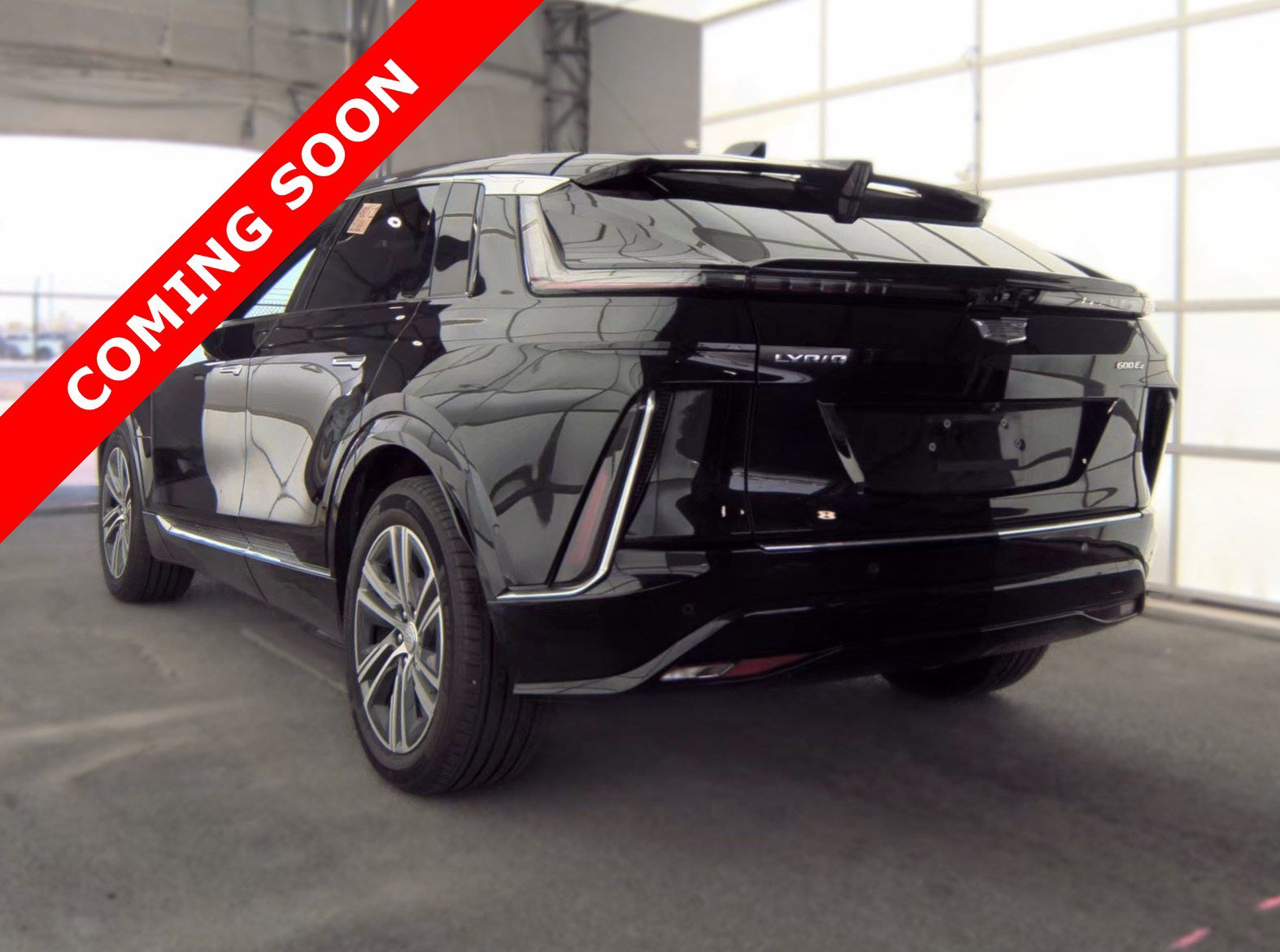 Used 2024 Cadillac Lyriq Luxury w/ LPO, Floor Liner Package AWD/4WD image 5