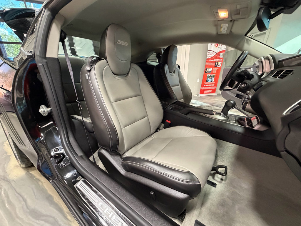 Used 2010 Chevrolet Camaro SS w/ RS Package image 4