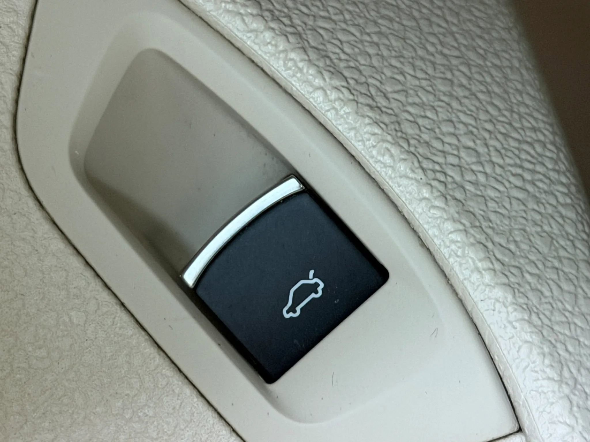 Used 2014 Volkswagen Passat TDI SEL Premium FWD image 34