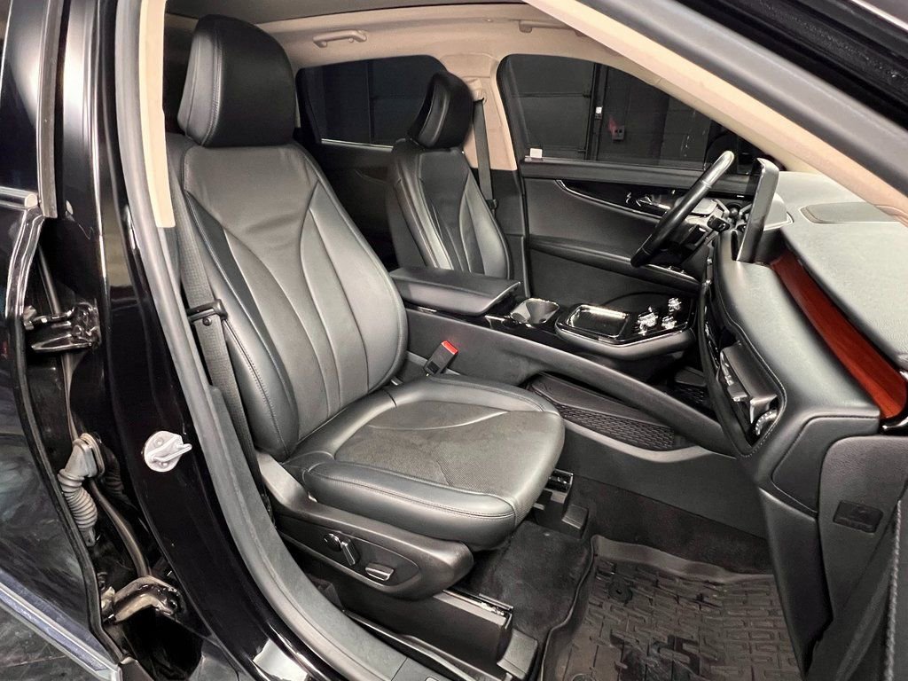 Used 2023 Lincoln Nautilus Reserve w/ Luxury Package image 4