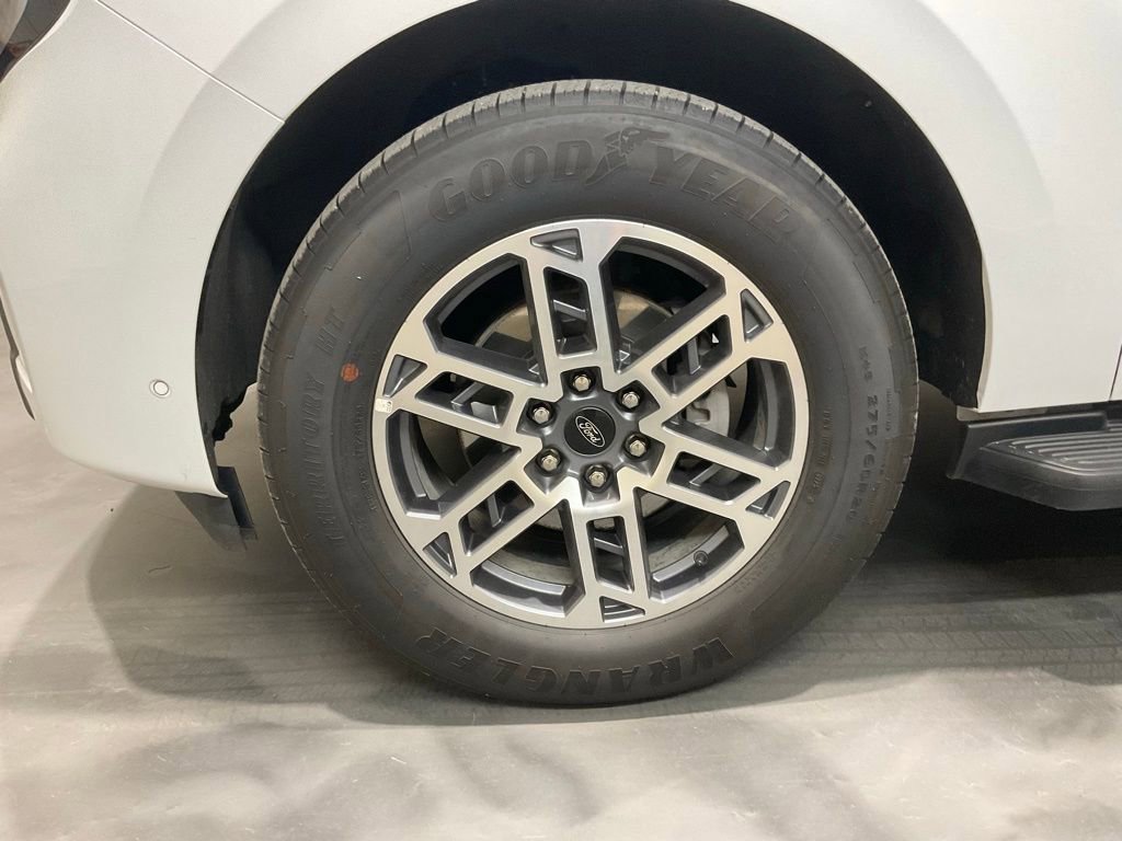 Used 2025 Ford Expedition Max Active RWD image 6