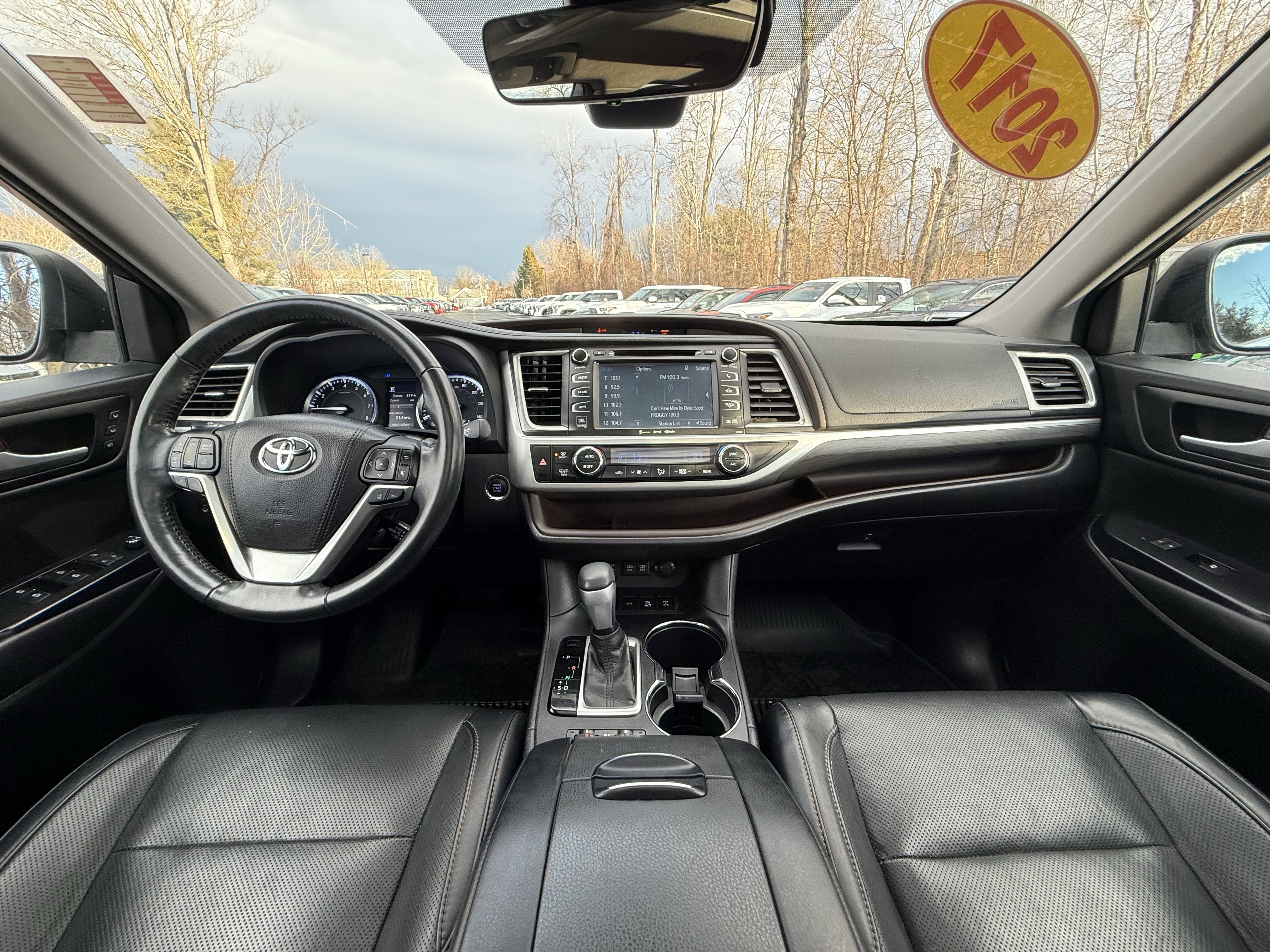 Used 2017 Toyota Highlander Limited image 2