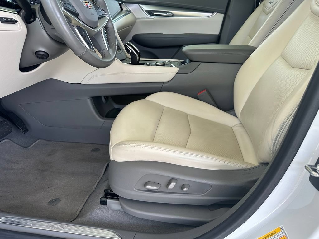 Certified 2022 Cadillac XT5 Premium Luxury w/ Technology Package FWD image 15