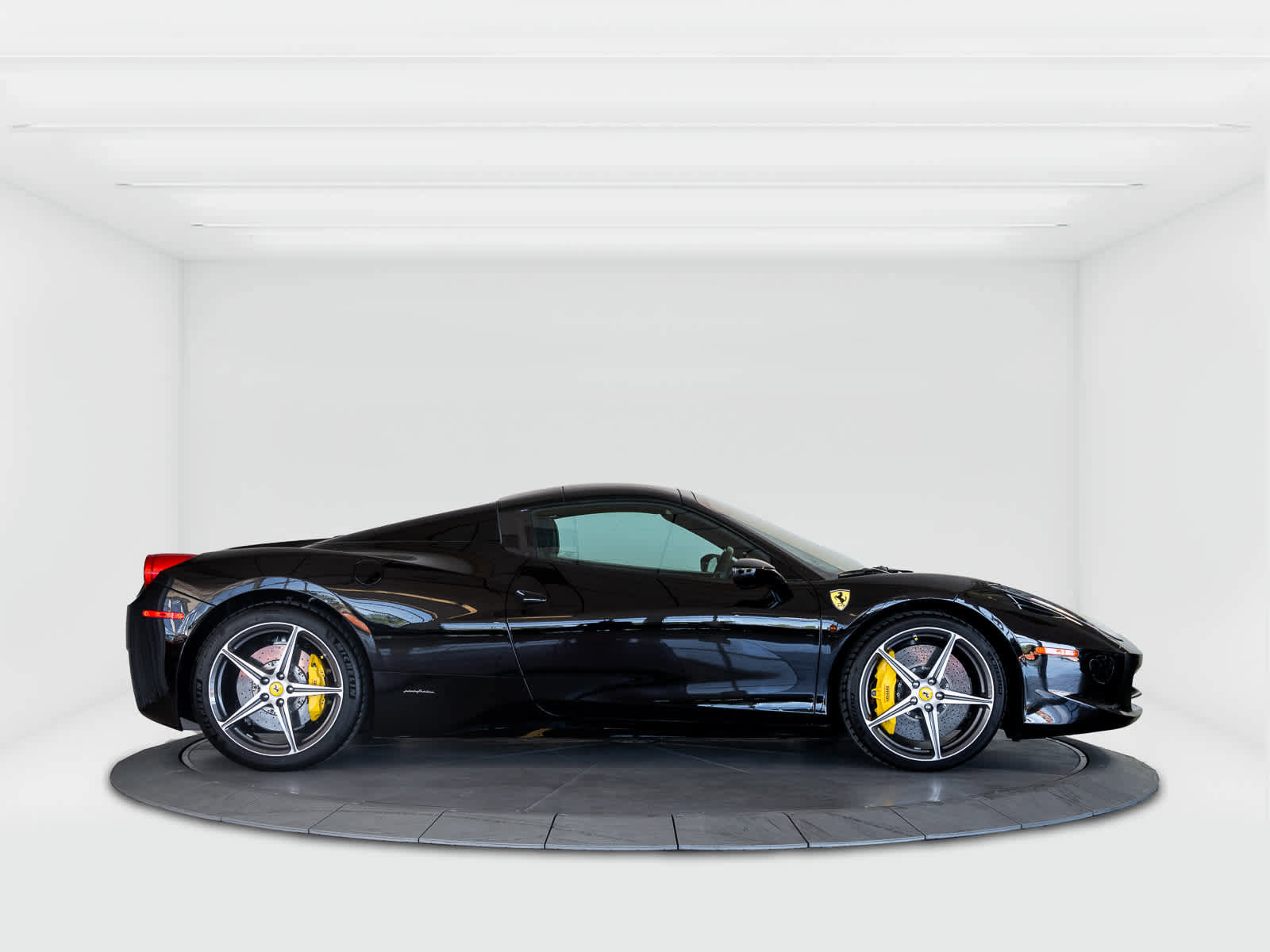 Used 2014 Ferrari 458 Spider image 6