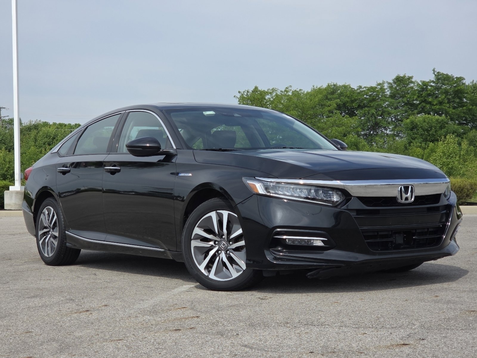 Used 2018 Honda Accord Touring image 2