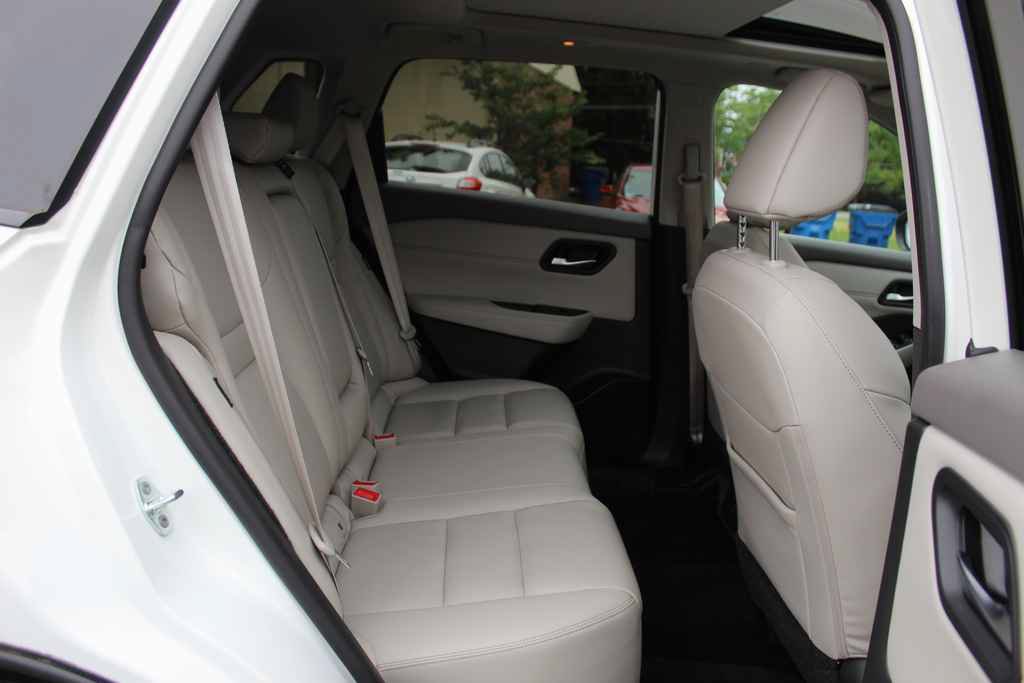 Used 2023 Nissan Rogue SL AWD/4WD image 28