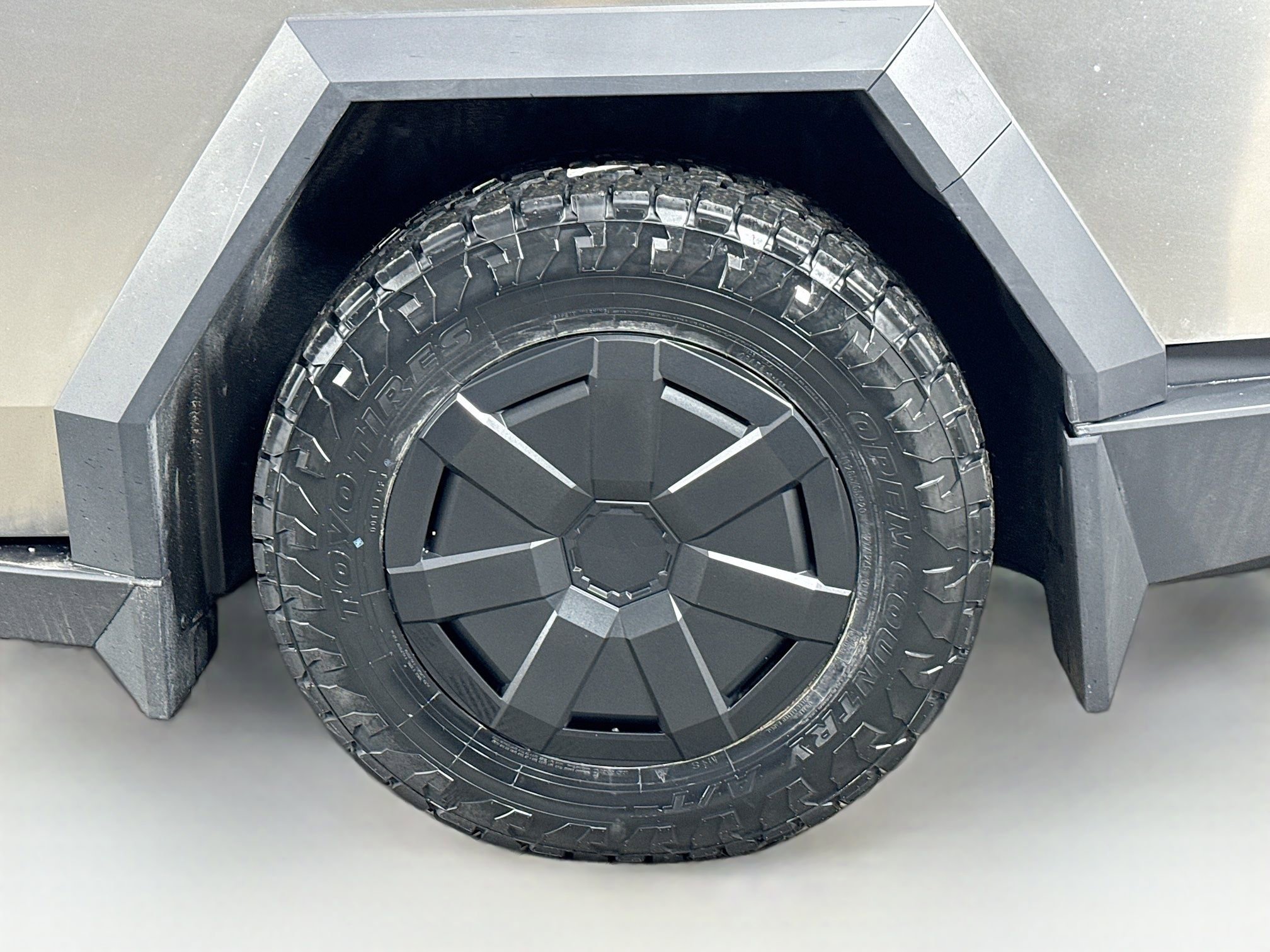 Used 2024 Tesla Cybertruck AWD Crew Cab image 9