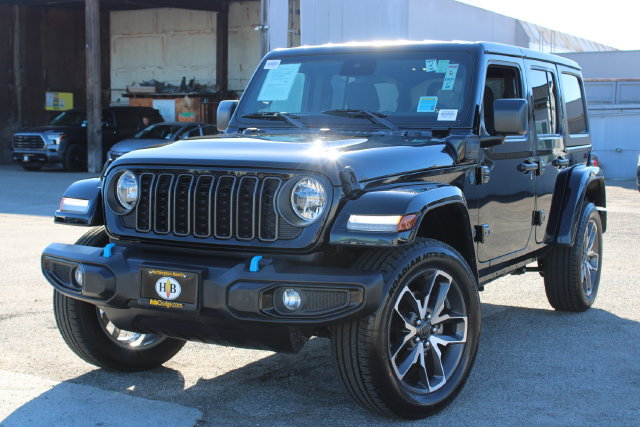 Used 2024 Jeep Wrangler Unlimited w/ Convenience Group AWD/4WD image 10